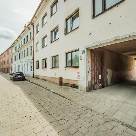 Lovely 1-bedroom In Old Town Apartment *